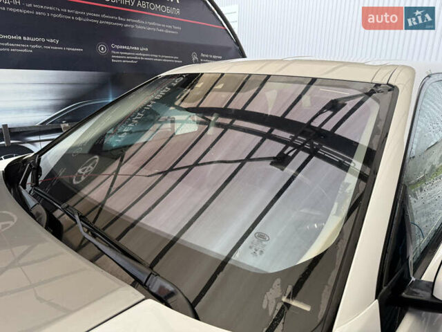 Белый Ленд Ровер Discovery Sport, объемом двигателя 2 л и пробегом 220 тыс. км за 23900 $, фото 1 на Automoto.ua