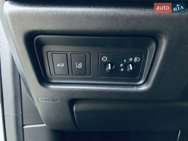 Белый Ленд Ровер Discovery Sport, объемом двигателя 2 л и пробегом 193 тыс. км за 18900 $, фото 25 на Automoto.ua