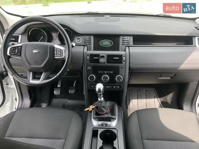 Білий Ленд Ровер Discovery Sport, об'ємом двигуна 2 л та пробігом 272 тис. км за 20999 $, фото 34 на Automoto.ua
