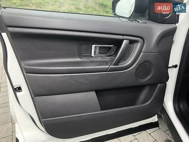 Білий Ленд Ровер Discovery Sport, об'ємом двигуна 2 л та пробігом 272 тис. км за 20999 $, фото 37 на Automoto.ua