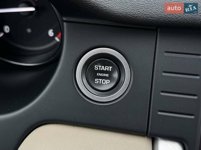 Белый Ленд Ровер Discovery Sport, объемом двигателя 2 л и пробегом 93 тыс. км за 25500 $, фото 48 на Automoto.ua