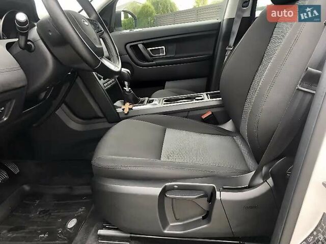 Білий Ленд Ровер Discovery Sport, об'ємом двигуна 2 л та пробігом 272 тис. км за 20999 $, фото 24 на Automoto.ua