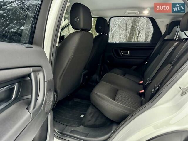 Білий Ленд Ровер Discovery Sport, об'ємом двигуна 2 л та пробігом 180 тис. км за 18600 $, фото 30 на Automoto.ua