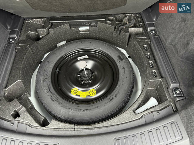 Белый Ленд Ровер Discovery Sport, объемом двигателя 2 л и пробегом 88 тыс. км за 20300 $, фото 23 на Automoto.ua