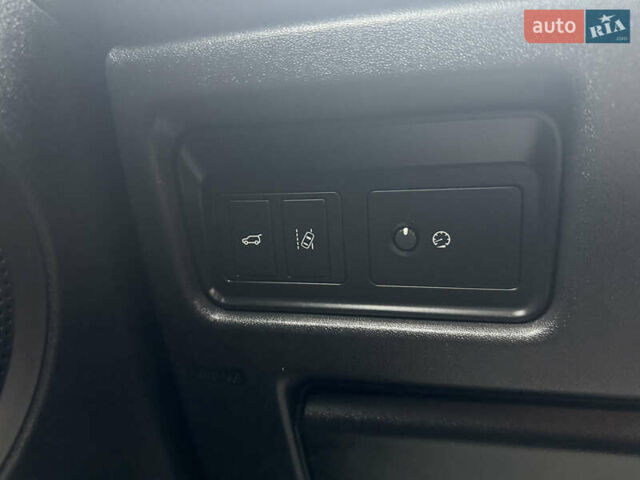 Белый Ленд Ровер Discovery Sport, объемом двигателя 2 л и пробегом 159 тыс. км за 19800 $, фото 20 на Automoto.ua