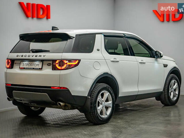 Белый Ленд Ровер Discovery Sport, объемом двигателя 2 л и пробегом 102 тыс. км за 23672 $, фото 1 на Automoto.ua