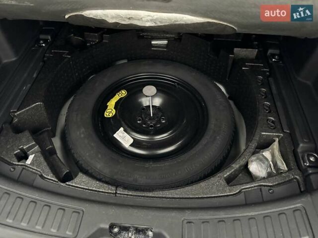 Білий Ленд Ровер Discovery Sport, об'ємом двигуна 2 л та пробігом 180 тис. км за 18600 $, фото 48 на Automoto.ua