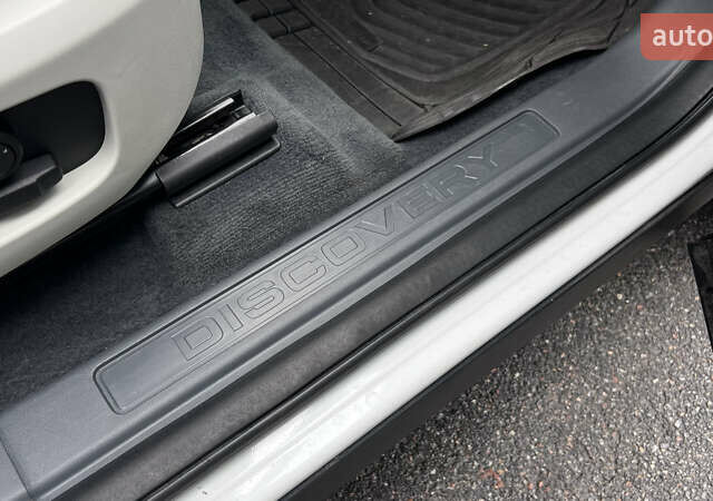 Белый Ленд Ровер Discovery Sport, объемом двигателя 2 л и пробегом 126 тыс. км за 22000 $, фото 11 на Automoto.ua