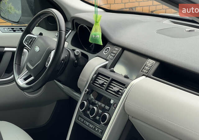 Белый Ленд Ровер Discovery Sport, объемом двигателя 2 л и пробегом 126 тыс. км за 22000 $, фото 12 на Automoto.ua