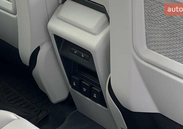 Белый Ленд Ровер Discovery Sport, объемом двигателя 2 л и пробегом 126 тыс. км за 22000 $, фото 15 на Automoto.ua