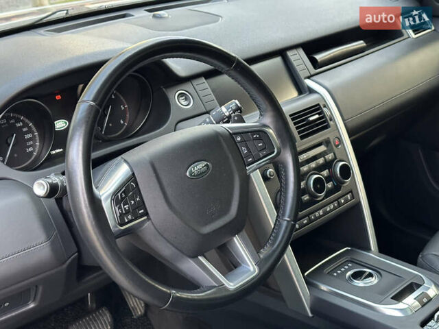 Білий Ленд Ровер Discovery Sport, об'ємом двигуна 2 л та пробігом 137 тис. км за 24900 $, фото 8 на Automoto.ua