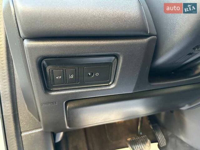 Белый Ленд Ровер Discovery Sport, объемом двигателя 2 л и пробегом 124 тыс. км за 17450 $, фото 15 на Automoto.ua