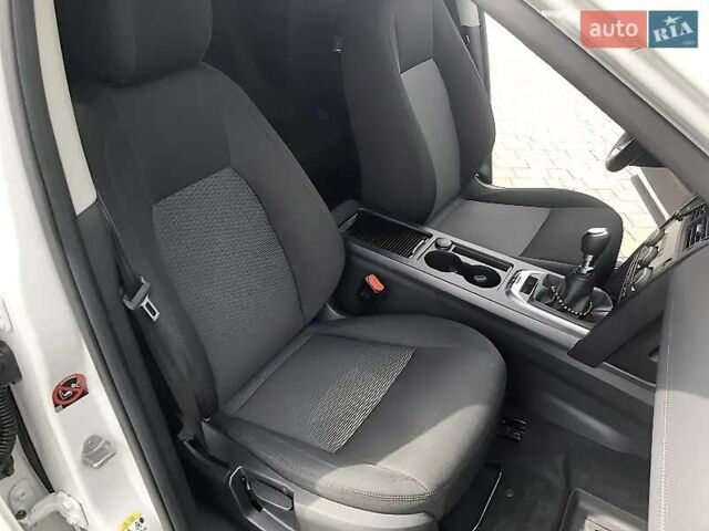 Білий Ленд Ровер Discovery Sport, об'ємом двигуна 2 л та пробігом 272 тис. км за 20999 $, фото 27 на Automoto.ua