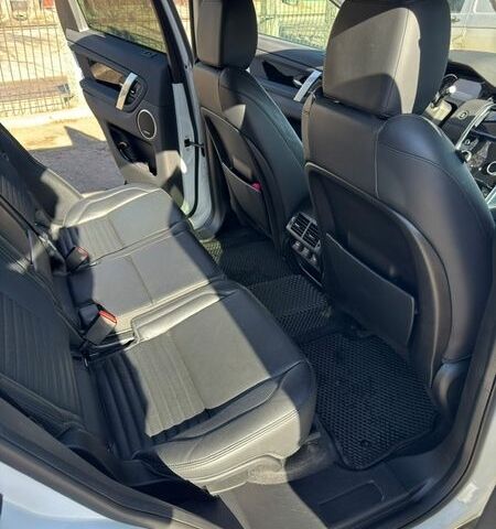 Белый Ленд Ровер Discovery Sport, объемом двигателя 2 л и пробегом 91 тыс. км за 28000 $, фото 37 на Automoto.ua