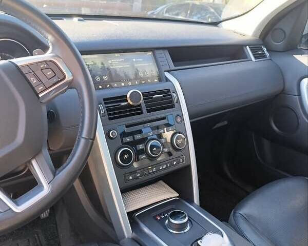 Белый Ленд Ровер Discovery Sport, объемом двигателя 2 л и пробегом 118 тыс. км за 25900 $, фото 6 на Automoto.ua