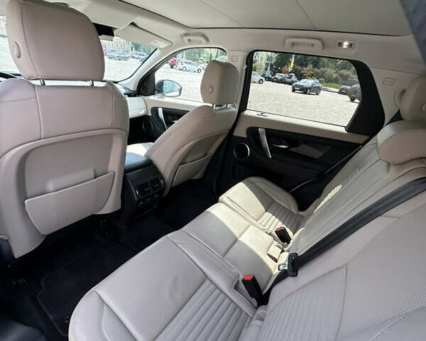 Белый Ленд Ровер Discovery Sport, объемом двигателя 2 л и пробегом 73 тыс. км за 29200 $, фото 17 на Automoto.ua