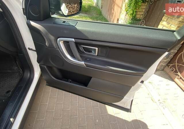 Белый Ленд Ровер Discovery Sport, объемом двигателя 2 л и пробегом 51 тыс. км за 24500 $, фото 20 на Automoto.ua