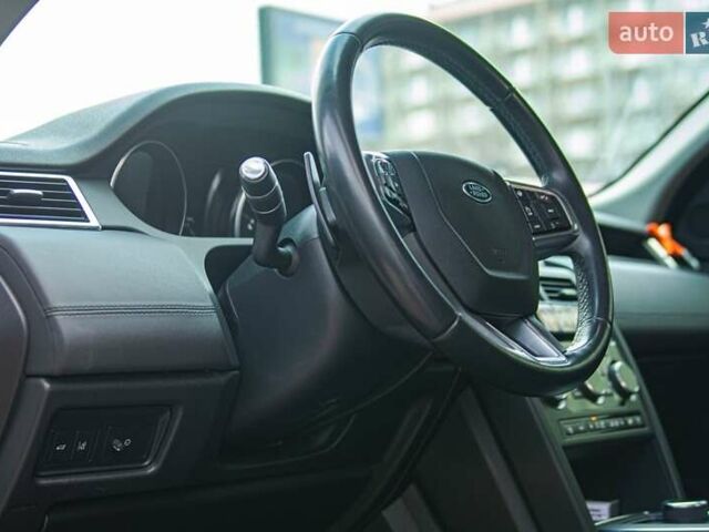 Белый Ленд Ровер Discovery Sport, объемом двигателя 2 л и пробегом 137 тыс. км за 21999 $, фото 17 на Automoto.ua