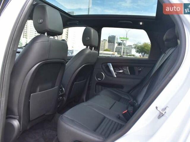 Белый Ленд Ровер Discovery Sport, объемом двигателя 2 л и пробегом 92 тыс. км за 28500 $, фото 12 на Automoto.ua