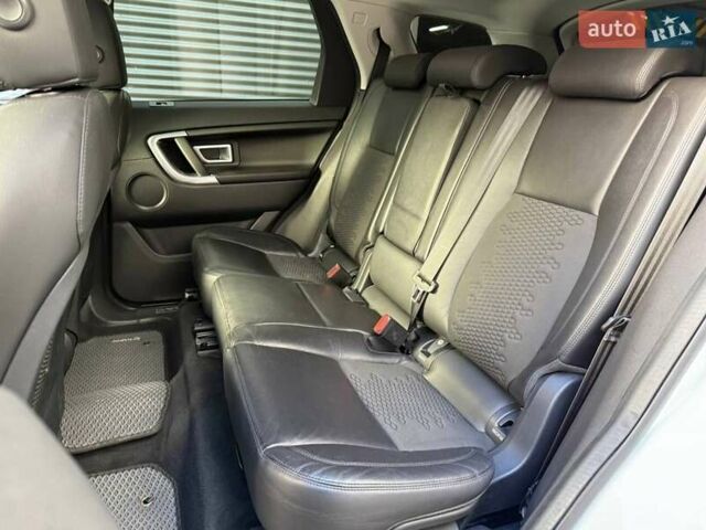 Белый Ленд Ровер Discovery Sport, объемом двигателя 2 л и пробегом 128 тыс. км за 24990 $, фото 12 на Automoto.ua
