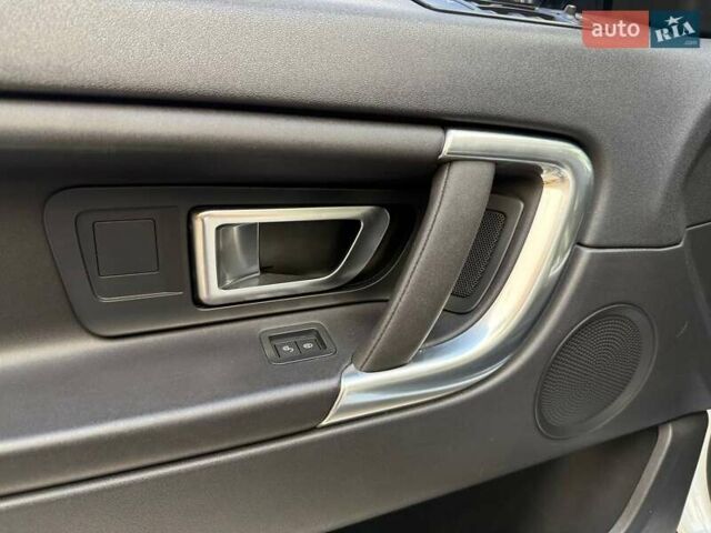 Белый Ленд Ровер Discovery Sport, объемом двигателя 2 л и пробегом 128 тыс. км за 24990 $, фото 15 на Automoto.ua