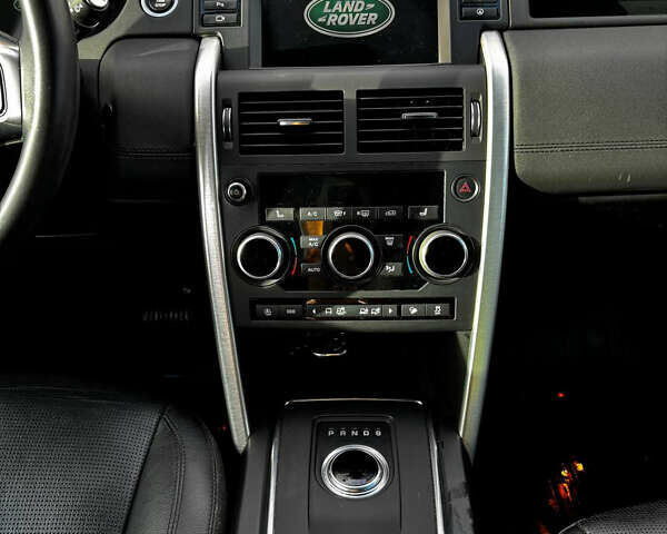 Белый Ленд Ровер Discovery Sport, объемом двигателя 2 л и пробегом 146 тыс. км за 17299 $, фото 5 на Automoto.ua