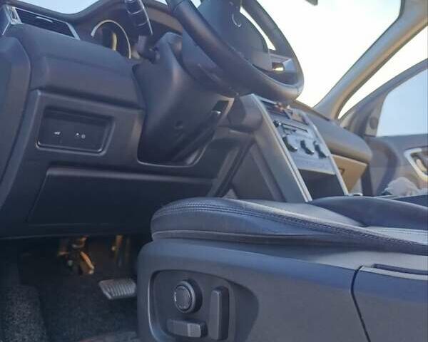 Белый Ленд Ровер Discovery Sport, объемом двигателя 2 л и пробегом 118 тыс. км за 25900 $, фото 10 на Automoto.ua