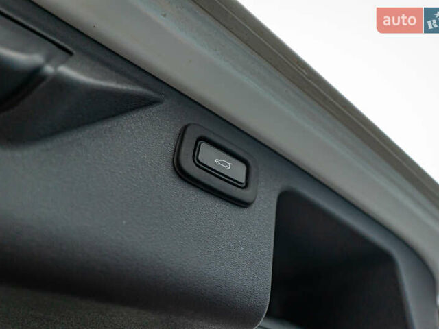 Белый Ленд Ровер Discovery Sport, объемом двигателя 2 л и пробегом 24 тыс. км за 33414 $, фото 7 на Automoto.ua