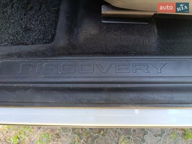 Белый Ленд Ровер Discovery Sport, объемом двигателя 2 л и пробегом 117 тыс. км за 27900 $, фото 2 на Automoto.ua
