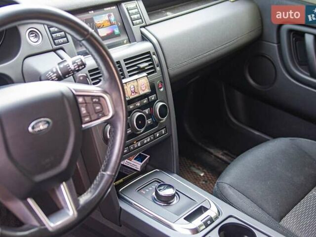 Белый Ленд Ровер Discovery Sport, объемом двигателя 2 л и пробегом 137 тыс. км за 21999 $, фото 18 на Automoto.ua