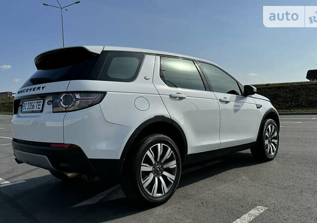 Белый Ленд Ровер Discovery Sport, объемом двигателя 2 л и пробегом 57 тыс. км за 32999 $, фото 6 на Automoto.ua