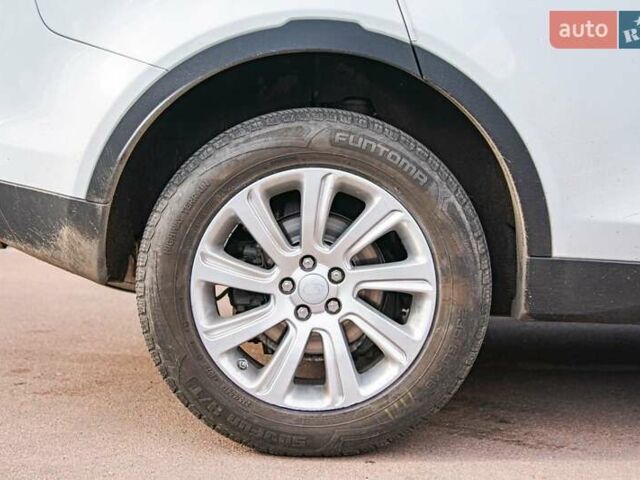 Белый Ленд Ровер Discovery Sport, объемом двигателя 2 л и пробегом 137 тыс. км за 21999 $, фото 4 на Automoto.ua