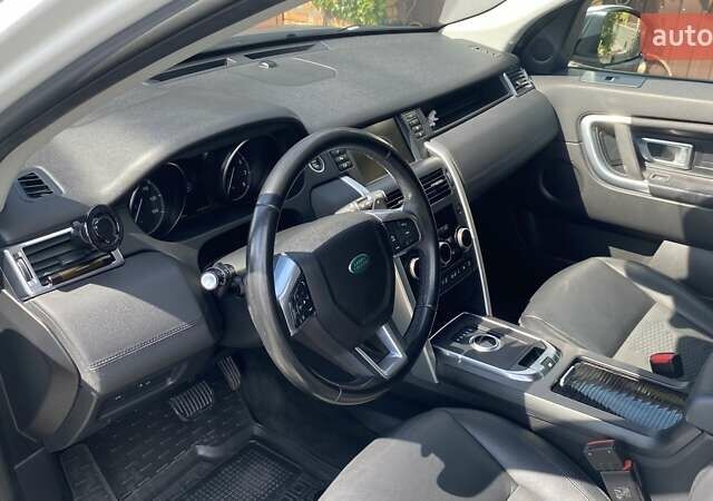 Белый Ленд Ровер Discovery Sport, объемом двигателя 2 л и пробегом 51 тыс. км за 24500 $, фото 15 на Automoto.ua