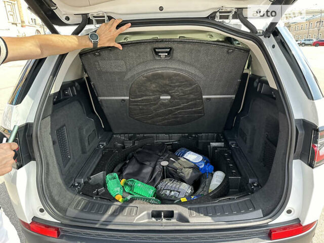Белый Ленд Ровер Discovery Sport, объемом двигателя 2 л и пробегом 73 тыс. км за 29200 $, фото 18 на Automoto.ua