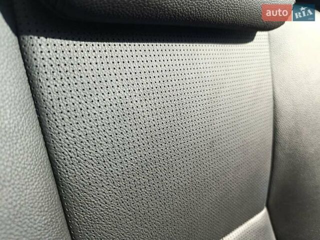 Белый Ленд Ровер Discovery Sport, объемом двигателя 2 л и пробегом 117 тыс. км за 27900 $, фото 16 на Automoto.ua