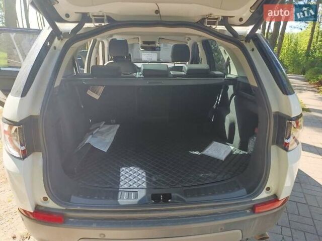 Белый Ленд Ровер Discovery Sport, объемом двигателя 2 л и пробегом 117 тыс. км за 27900 $, фото 21 на Automoto.ua