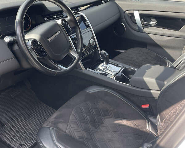 Белый Ленд Ровер Discovery Sport, объемом двигателя 2 л и пробегом 90 тыс. км за 31500 $, фото 6 на Automoto.ua