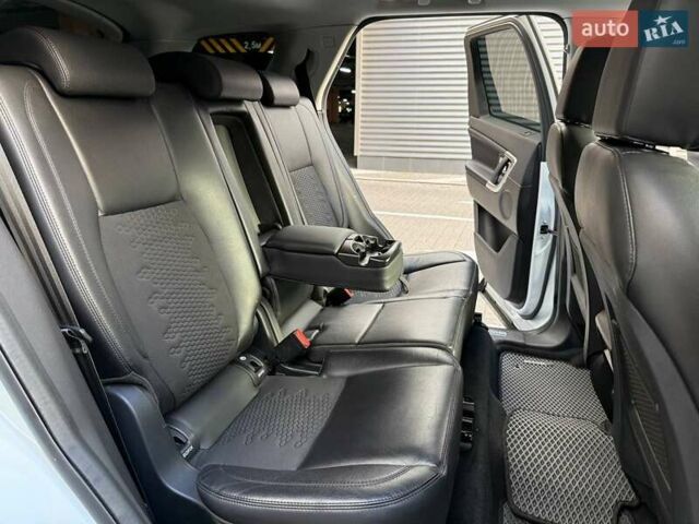 Белый Ленд Ровер Discovery Sport, объемом двигателя 2 л и пробегом 128 тыс. км за 24990 $, фото 13 на Automoto.ua