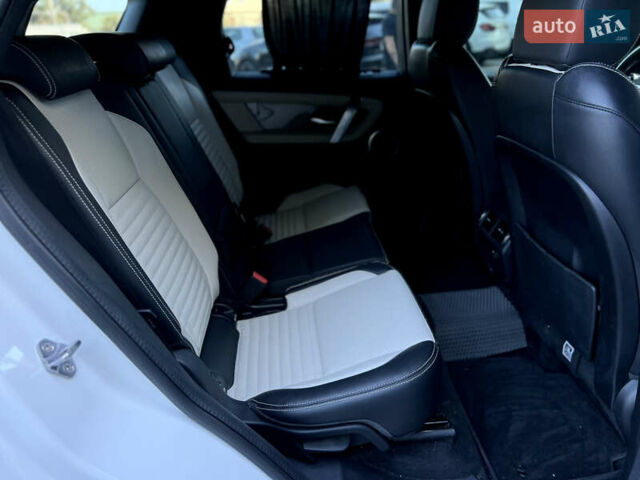 Білий Ленд Ровер Discovery Sport, об'ємом двигуна 2 л та пробігом 58 тис. км за 32900 $, фото 26 на Automoto.ua