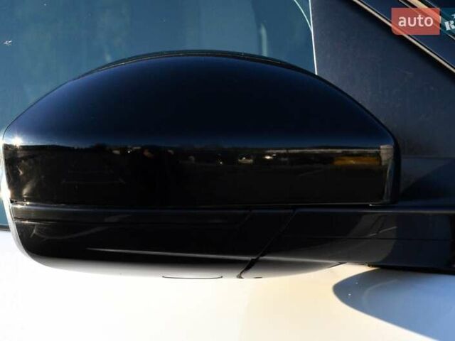 Белый Ленд Ровер Discovery Sport, объемом двигателя 2 л и пробегом 141 тыс. км за 25500 $, фото 18 на Automoto.ua