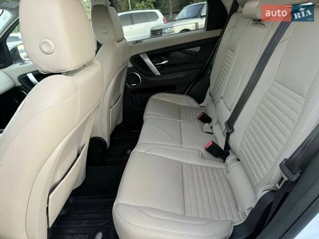 Белый Ленд Ровер Discovery Sport, объемом двигателя 2 л и пробегом 78 тыс. км за 27000 $, фото 26 на Automoto.ua