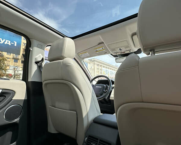Белый Ленд Ровер Discovery Sport, объемом двигателя 2 л и пробегом 73 тыс. км за 29200 $, фото 16 на Automoto.ua