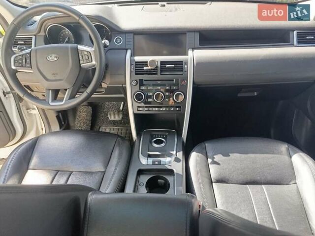 Белый Ленд Ровер Discovery Sport, объемом двигателя 2 л и пробегом 117 тыс. км за 27900 $, фото 14 на Automoto.ua