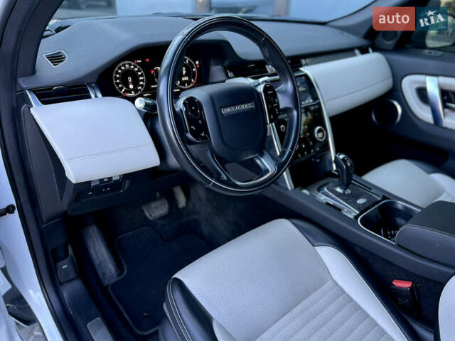 Білий Ленд Ровер Discovery Sport, об'ємом двигуна 2 л та пробігом 58 тис. км за 32900 $, фото 25 на Automoto.ua