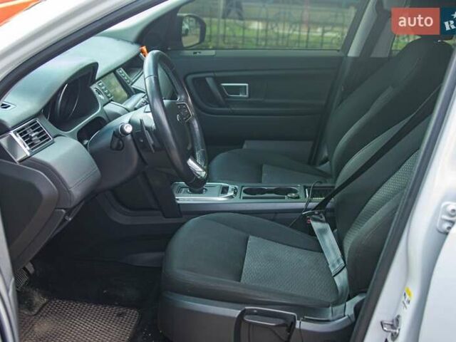 Белый Ленд Ровер Discovery Sport, объемом двигателя 2 л и пробегом 137 тыс. км за 21999 $, фото 16 на Automoto.ua
