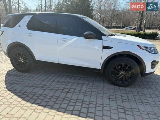 Білий Ленд Ровер Discovery Sport, об'ємом двигуна 2 л та пробігом 75 тис. км за 21700 $, фото 16 на Automoto.ua