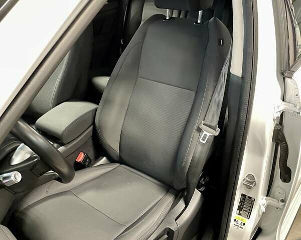 Білий Ленд Ровер Discovery Sport, об'ємом двигуна 2 л та пробігом 89 тис. км за 30700 $, фото 24 на Automoto.ua