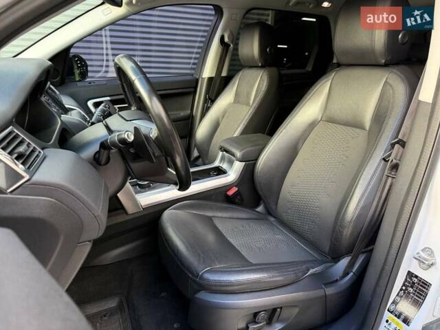 Белый Ленд Ровер Discovery Sport, объемом двигателя 2 л и пробегом 128 тыс. км за 23990 $, фото 11 на Automoto.ua