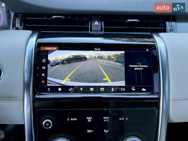 Білий Ленд Ровер Discovery Sport, об'ємом двигуна 2 л та пробігом 58 тис. км за 32900 $, фото 31 на Automoto.ua