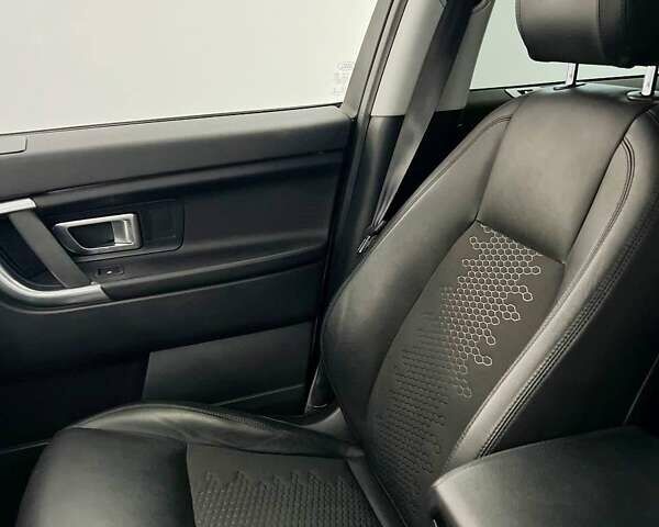 Білий Ленд Ровер Discovery Sport, об'ємом двигуна 2 л та пробігом 79 тис. км за 32000 $, фото 9 на Automoto.ua